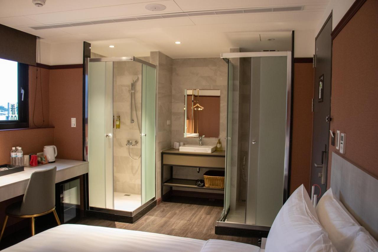 Q21 Hotel Kaohsiung Luaran gambar